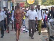 Filho de 20 anos viola a própria mãe no bairro do Alto-Maé em Maputo