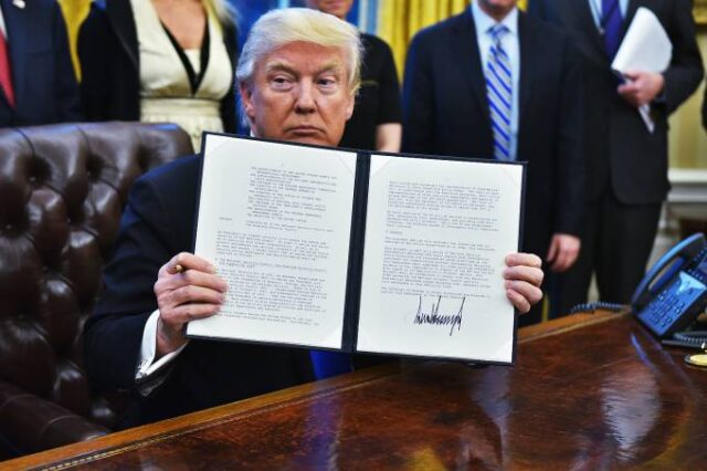 donald-trump-assinatura-28-01-2017