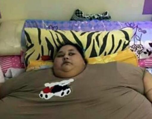 Mulher mais gorda do mundo sai de casa 25 anos depois para ser operada