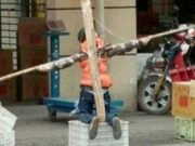 Pai ‘crucifica’ filho de dez anos por não ter feito TPC