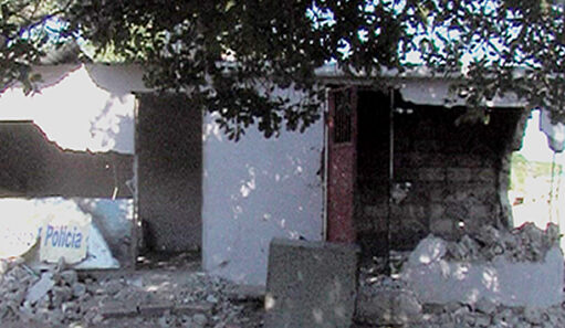 . Moradores destroem posto policial em Macaneta