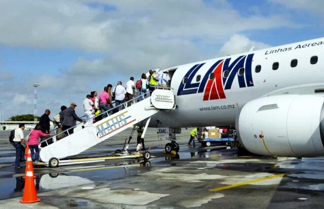 Aviao da LAM