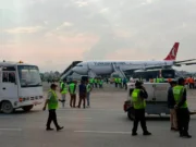 Avião da Turkish Airlines pega fogo durante aterragem no Nepal